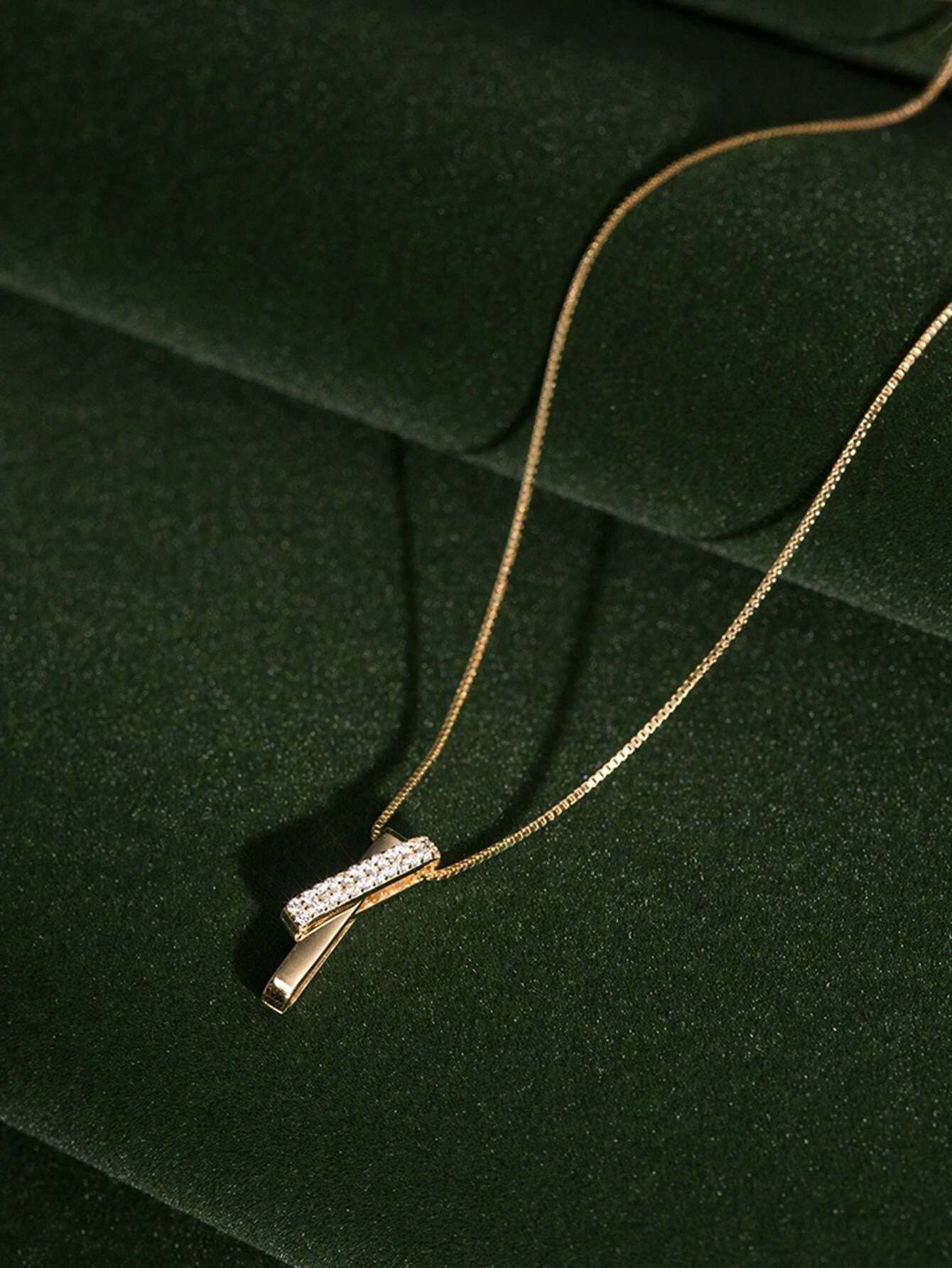 Sleek Gold-Tone Pendant Necklace with Sparkling Detail