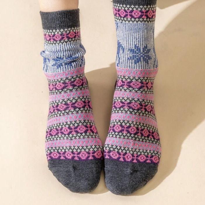 Cozy Elk Pattern Knit Socks – Warm and Stylish Winter Essentials