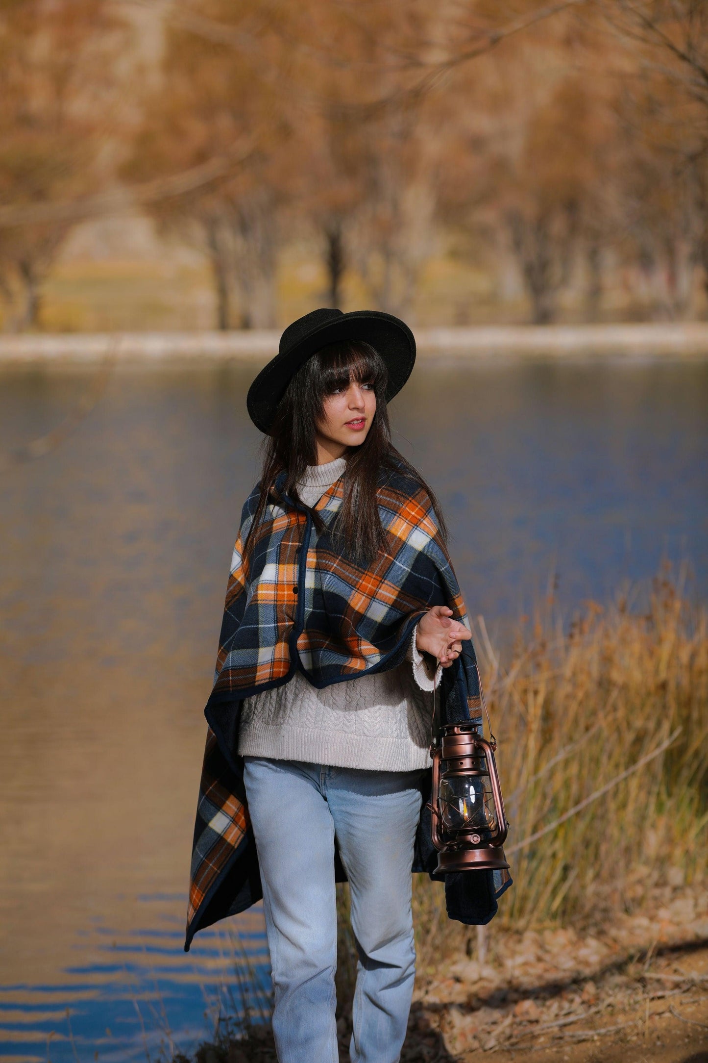 Buttoned Checkered Blanket in dark Blue - Cozy Collective LB