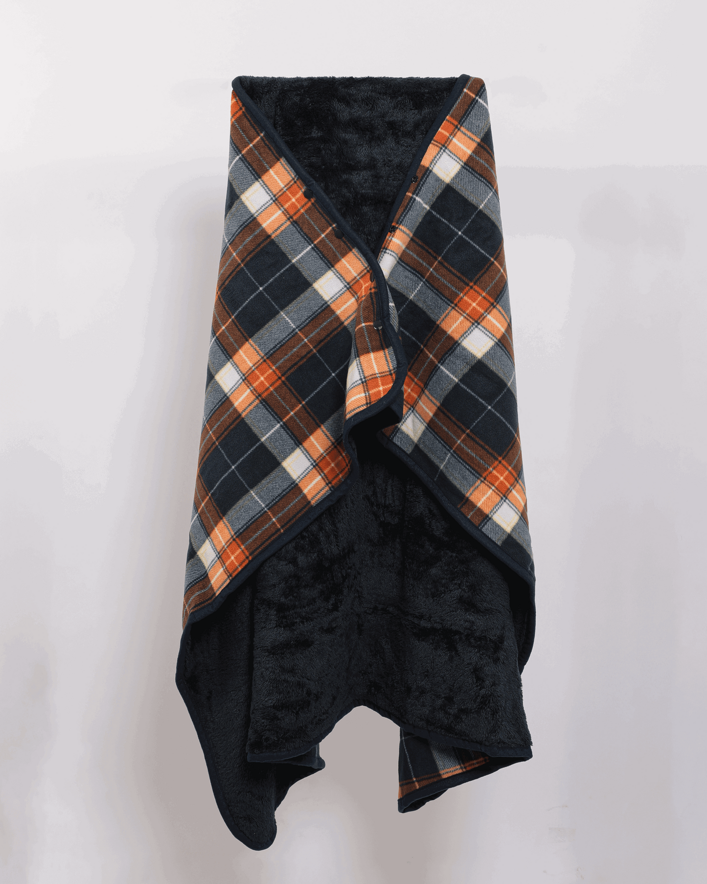 Buttoned Checkered Blanket in dark Blue - Cozy Collective LB
