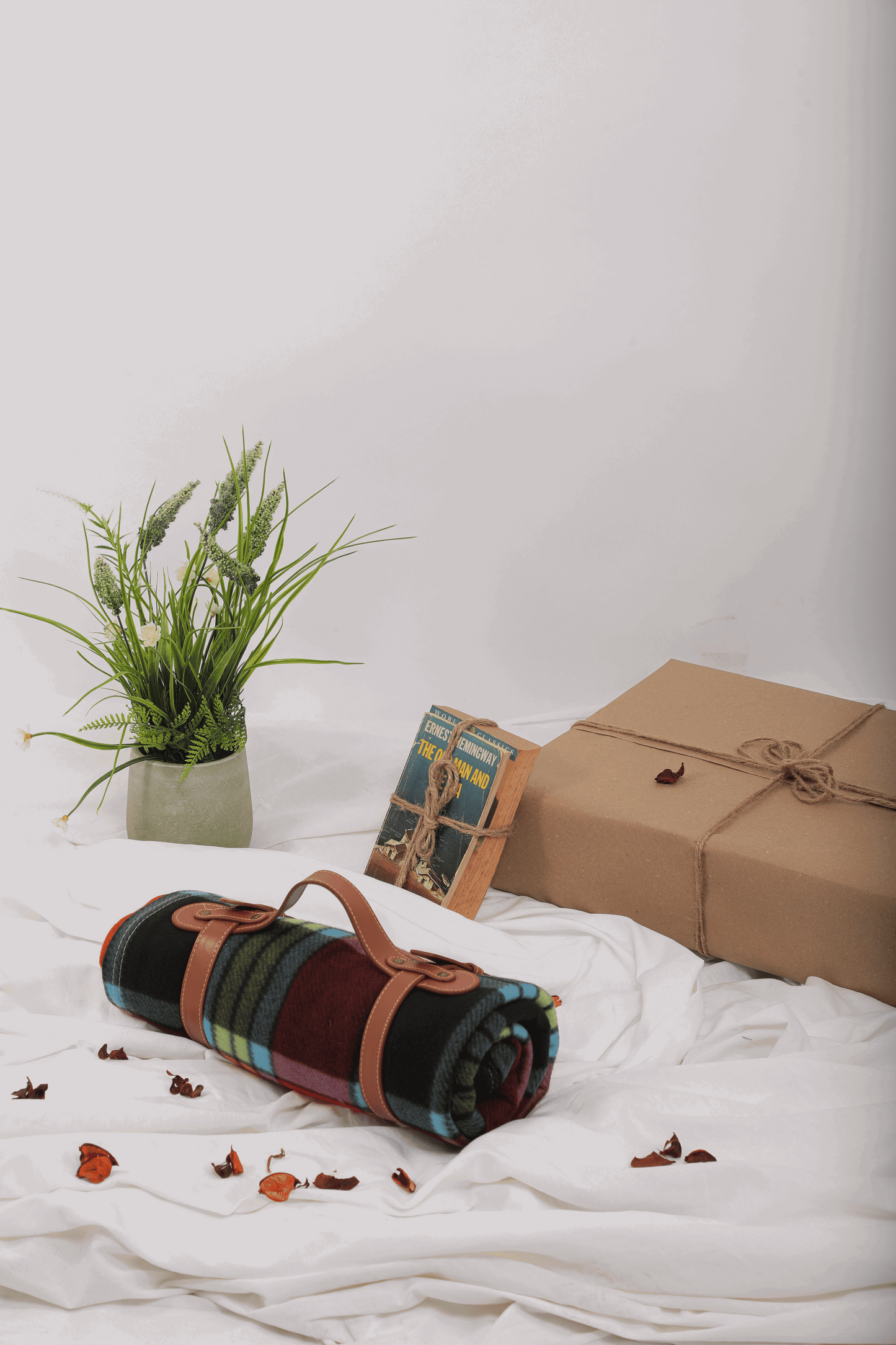 Cozy Fleece Blanket: Stylish Winter Blanket with Belt Tie - Cozy Collective LB